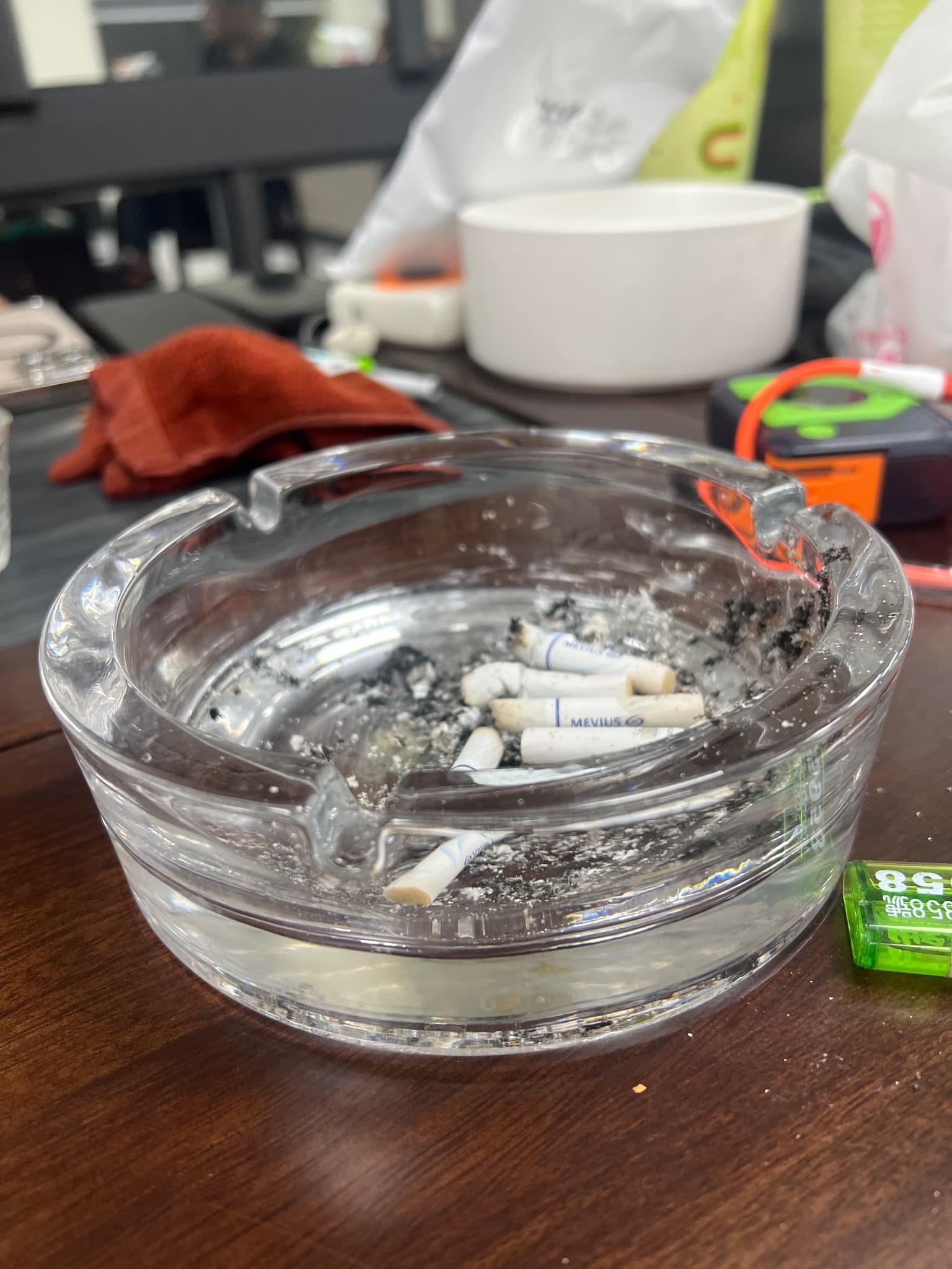 厚實玻璃多槽煙灰缸